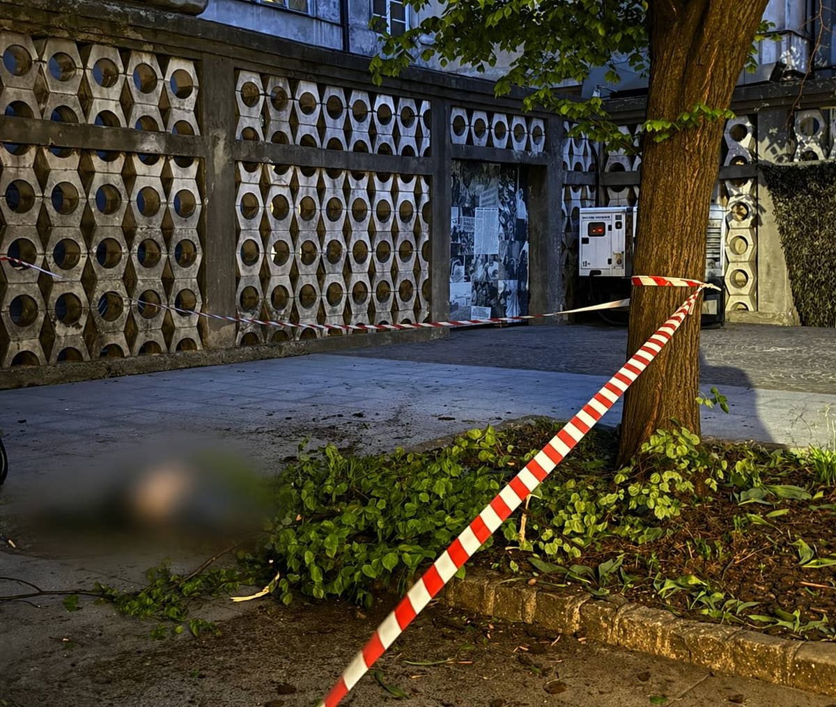 Вистрибнув з оглядового майданчика Ратуші: у Львові загинув іноземець