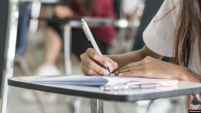 Чи треба брати дітей з окупованих територій на навчання в Україну