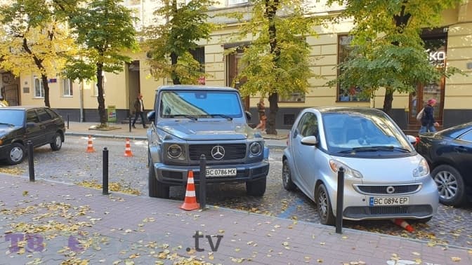 Закон один для всіх, або Чому я прибираю незаконні конуси із паркомісць у Львові