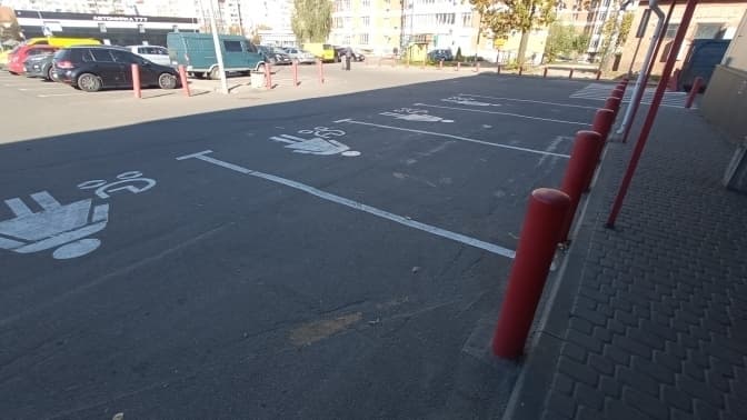 У Львові пропонують створити паркомісця для батьків із дітьми