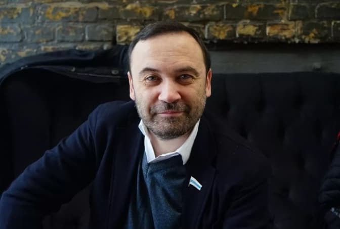 На Київщині уламки дрона влучили у будинок російського опозиціонера Пономарьова