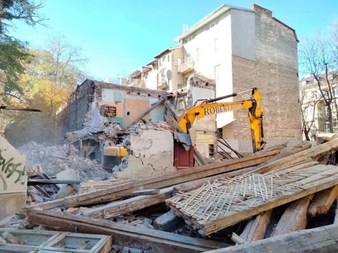 Треба було одразу подавати до суду, або Чому у Львові знесли віллу на Коновальця