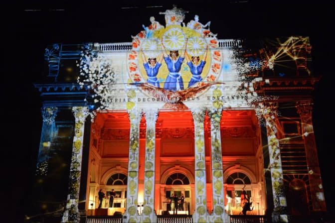 До 100-річчя ЗУНР на фасаді університету Франка показали відеомапінг. Фото