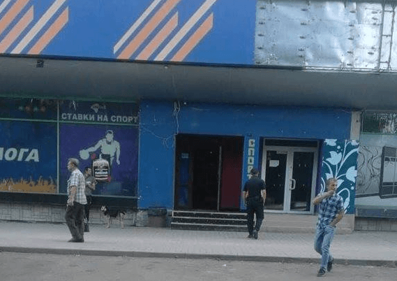 На проспекті Чорновола у Львові чоловік влаштував стрілянину. Фото