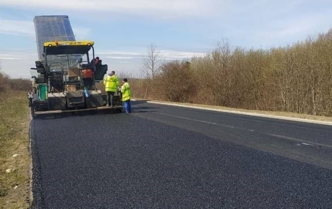 Понад 300 млн гривень витратили на ремонт доріг Львівщини в 2023 році