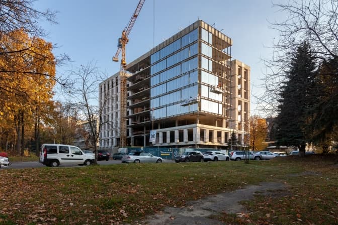 У мікрорайоні Нового Львова будують апарт-готель з офісами, паркінгом і рестораном. Фото, відео