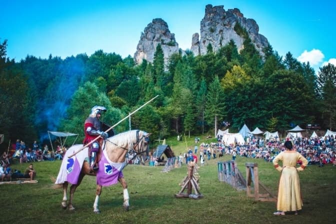 Де на Львівщині можна зануритися в атмосферу середньовіччя