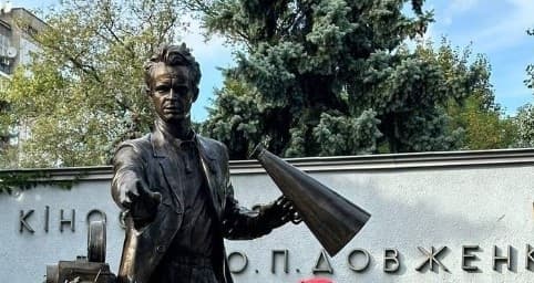 У Києві встановлюють пам'ятник режисеру Олександру Довженку
