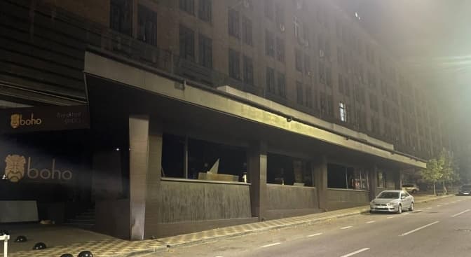 В Києві демонтують терасу клубу Boho, який працював у комендантську годину