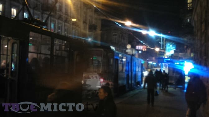У центрі Львова – затор із трамваїв. Фото
