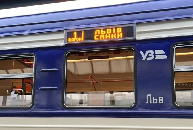 Від сьогодні до гірського села на Львівщині курсуватиме модернізована електричка