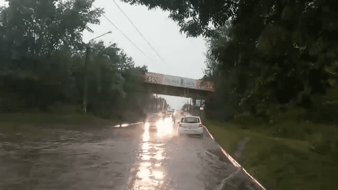 У Львові – буря з грозою та рафтинг на Сихові. Фото. Відео