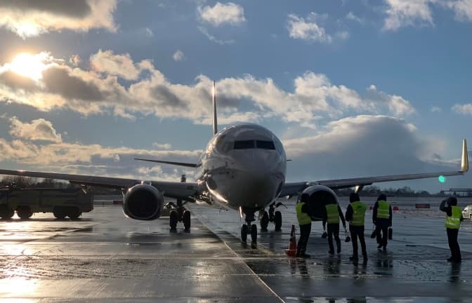 До Львова прилетів перший рейс Bees із Києва. Фото, відео