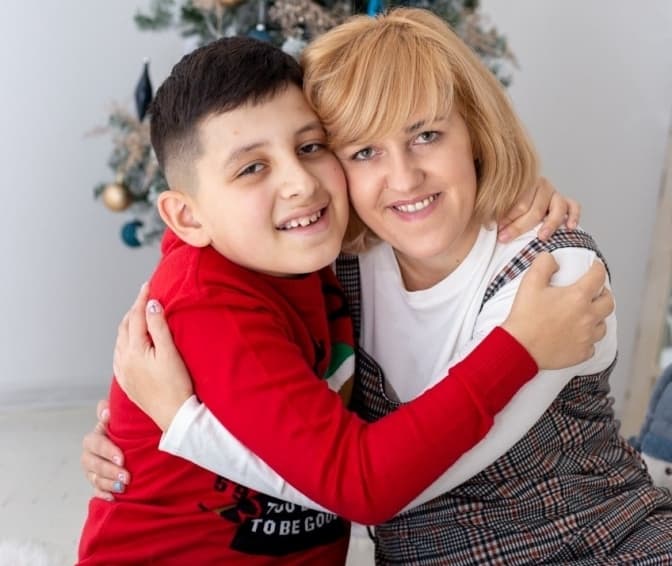 Олежику Рахмонову з пухлиною головного мозку потрібна термінова операція. Як допомогти