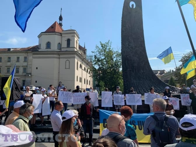 Біля пам'ятника Шевченку протестують проти зміни закону про мову