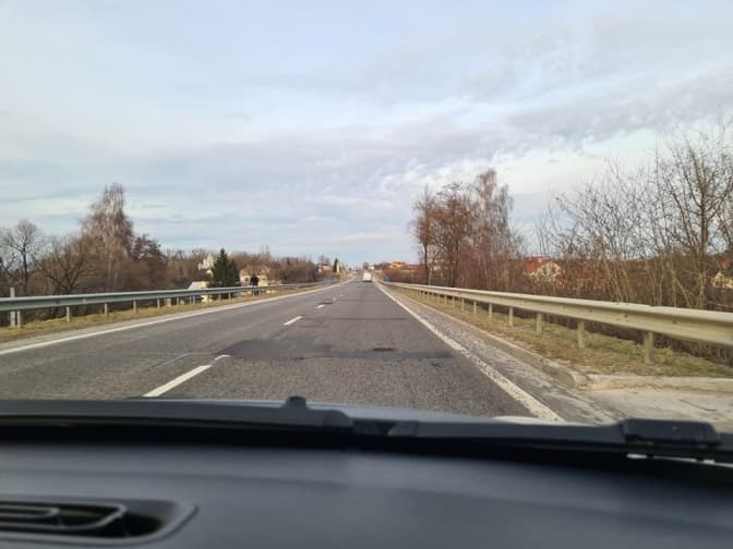 На дорозі Львів – Стрий ліквідовують ями, які утворились через часті перепади температур