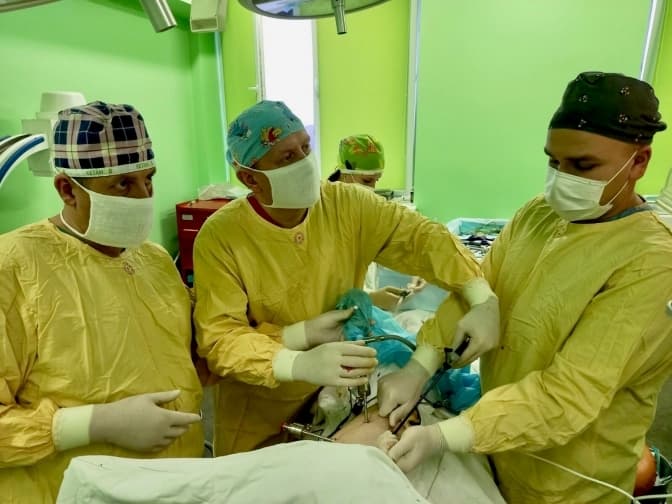 Дитячі хірурги лікарні у Львові вперше видалили частину легень без відкриття грудної клітки