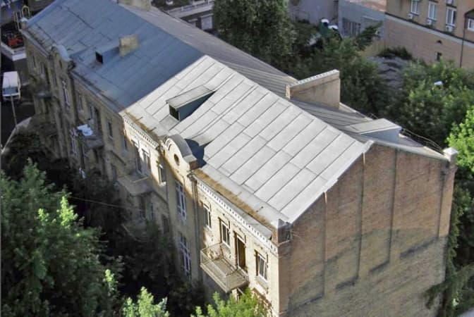 Суд повернув у власність київської громади будинок на Чорновола, який привласнили шахраї