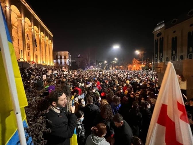 У Грузії тисячі людей вийшли на підтримку України