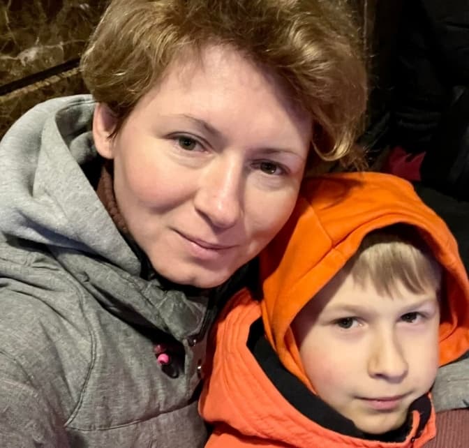 «У мене одні штани, але моя дитина жива». Історія біженки, яка втекла з-під обстрілів до Львова