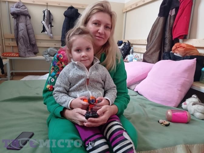 «Там пекло, але хочемо додому». Історії людей, які змушені перечекати війну у Львові