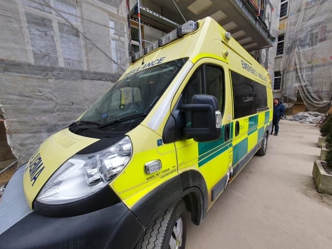 Для львівського ОХМАТДИТу благодійник з Великої Британії придбав карету «швидкої»