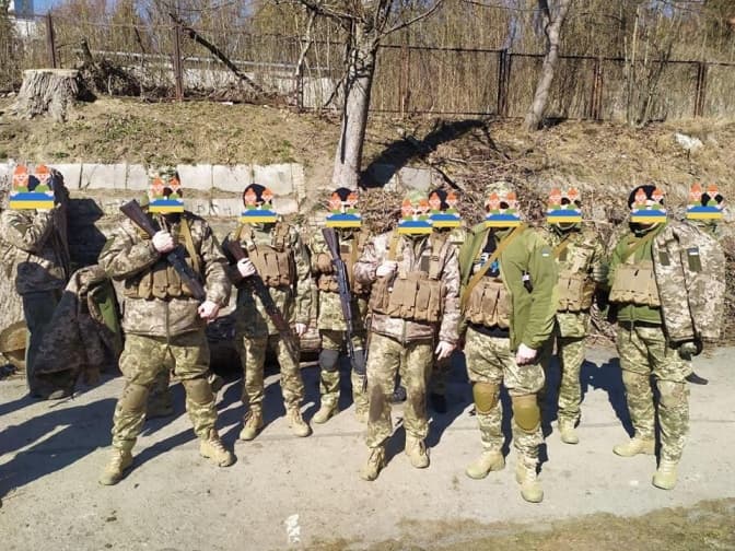 Волонтери зі Львова передаватимуть розвантажувальні жилети для військових на передову