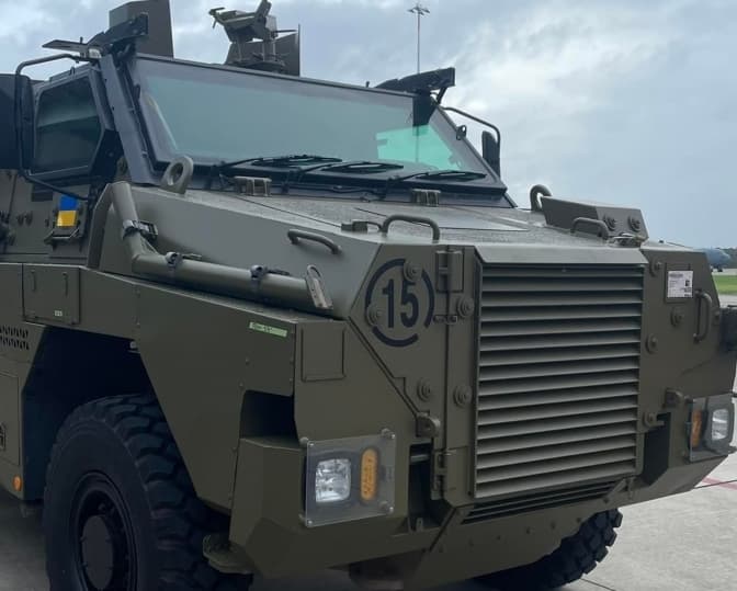 Австралія передала Збройним Силам України 20 «Бушмастерів»