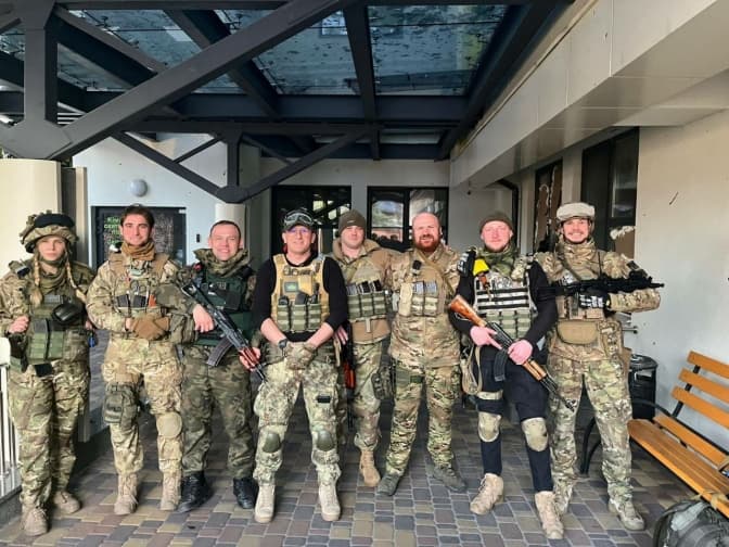 Добровольцям, що евакуйовують поранених з передової, потрібні пікапи і прилади нічного бачення