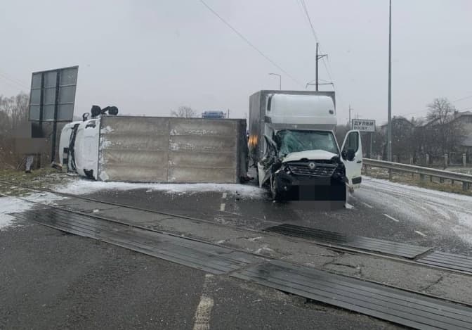 Поблизу Львова сталася ДТП. Рух трасою Київ-Чоп перекрито