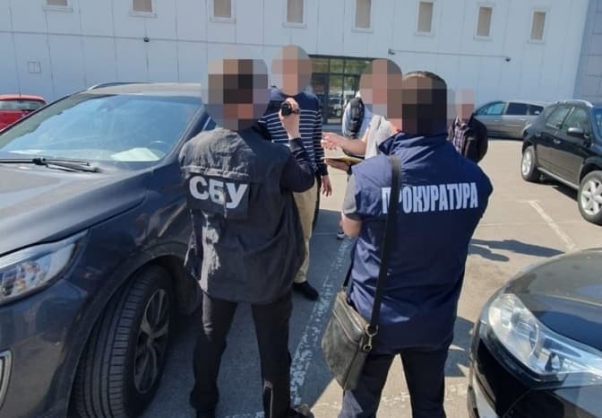 Амуніція на мільйони гривень. Деталі затримання підприємця зі Львова, причетного до розкрадання гуманітарки