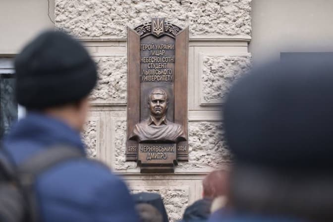 У Львові відкрили меморіальну дошку загиблому під час Революції Гідності Дмитрові Чернявському