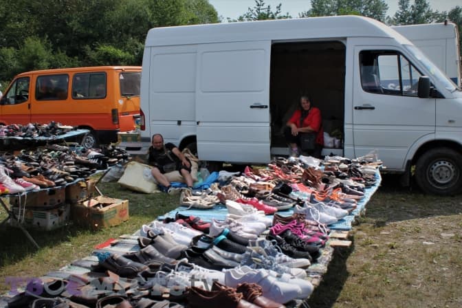 Купити гамак, вишиванку і козу. Фоторепортаж із Косівського ринку