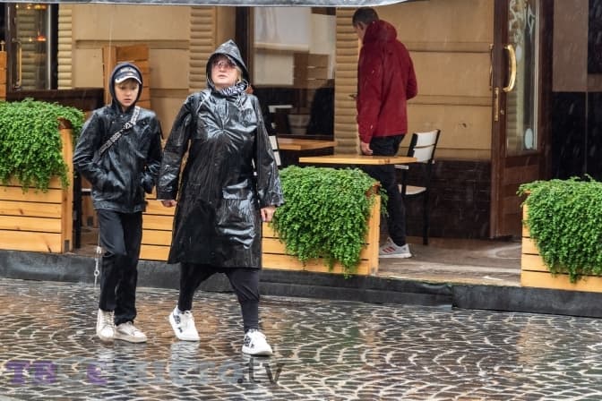 Синоптики прогнозують шквальний вітер та грози до кінця доби у Львові