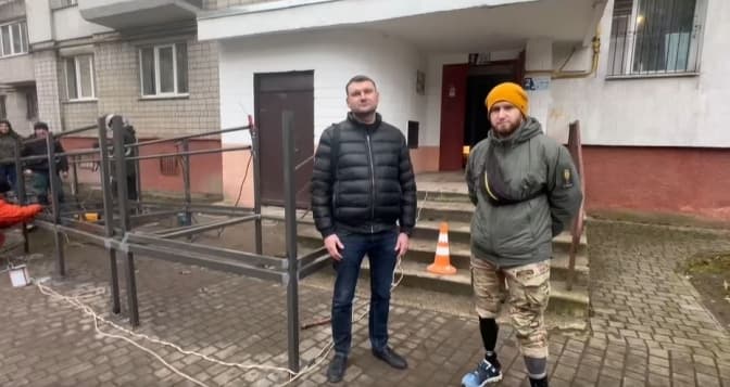 Скандал з пандусом у Львові: мешканець багатоповерхівки вибачився перед ветераном