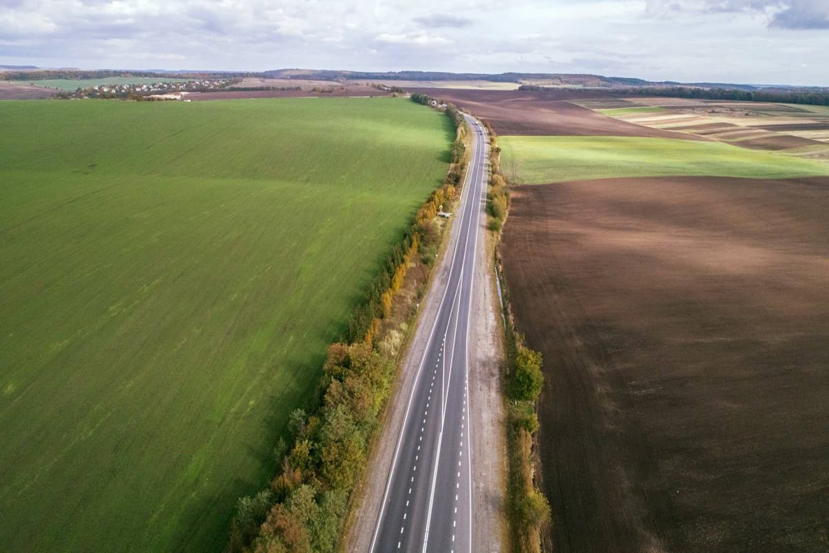 В Україні пропонують дозволити областям брати міжнародні кредити на ремонт доріг