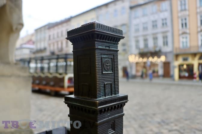 Ями на вулицях Львова та чемпіонат світу з футболу серед учнів. Головне за добу