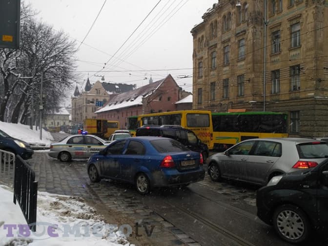 Ситуація на дорогах Львова: затор на Підвальній