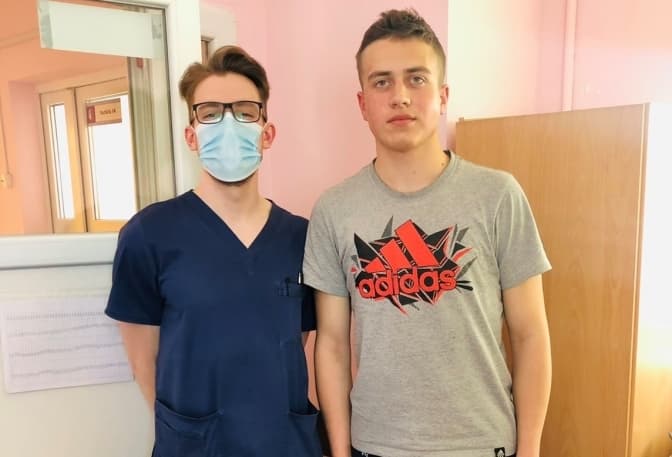 У Львові медики врятували юнака з непідлітковою хворобою, видаливши частину ребра