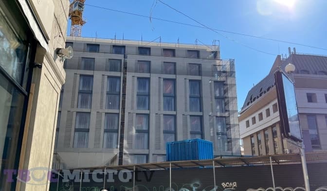 Фасад майбутнього готелю на площі Міцкевича зроблять із натурального каменю