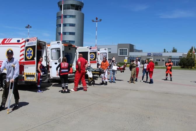 Близько пів сотні поранених доправили «літаючим шпиталем» зі Львова за кордон