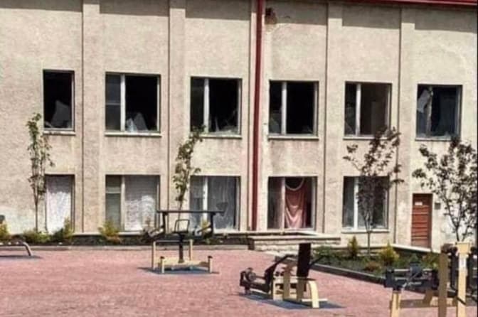 На Львівщині вибуховою хвилею вибило вікна школи