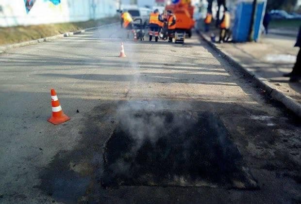 На Львівщині провели ямковий ремонт доріг на кількох напрямках