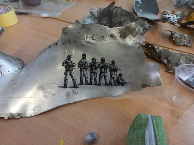 У Львові розіграють розфарбовані уламки ракет, якими вдаряли по місту. Кошти передадуть ЗСУ