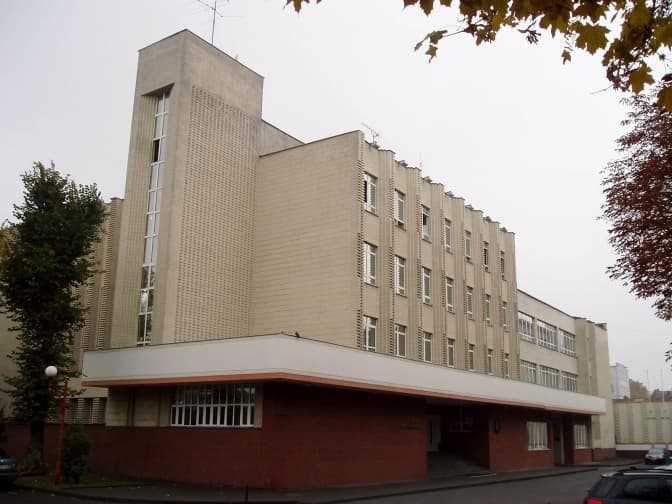 Замість фонтану біля Палацу залізничників облаштують клумбу