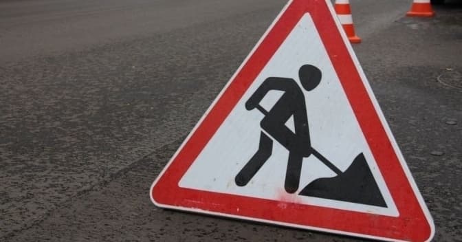 На одній із вулиць Львова проводять аварійні роботи