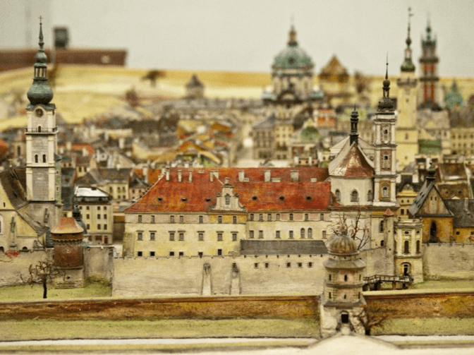 Там львівський дух святий витає. Історія площі, на якій знесли костел