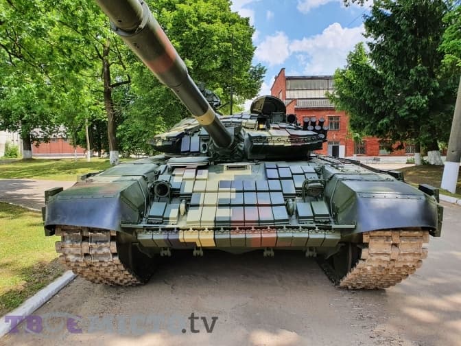 «Працюємо сповна». Репортаж з єдиного в Україні заводу, де виготовляють пожежні танки