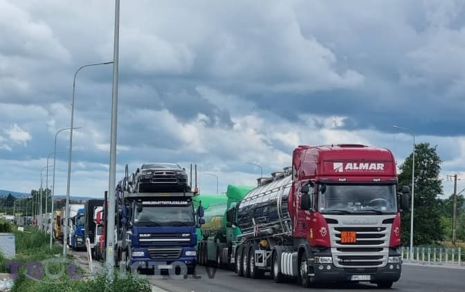 Українські водії-далекобійники зможуть оформляти візи у Польщі