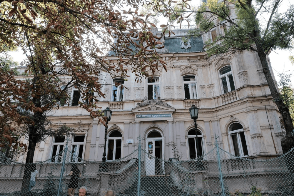 НСЗУ призупинила оплати чотирьом медзакладам на Львівщині. Чому і скільки коштів вони отримували